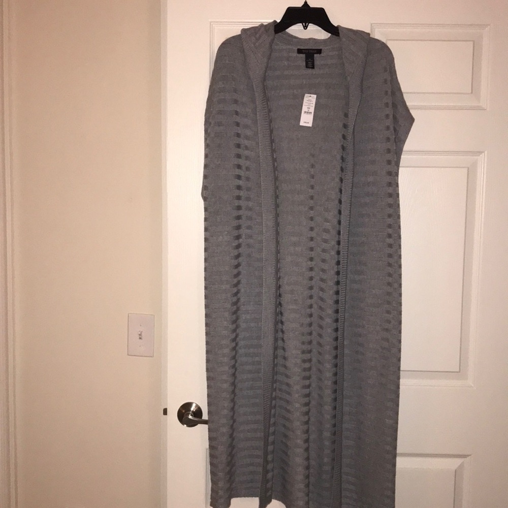 Short sleeve, long hooded sweater.